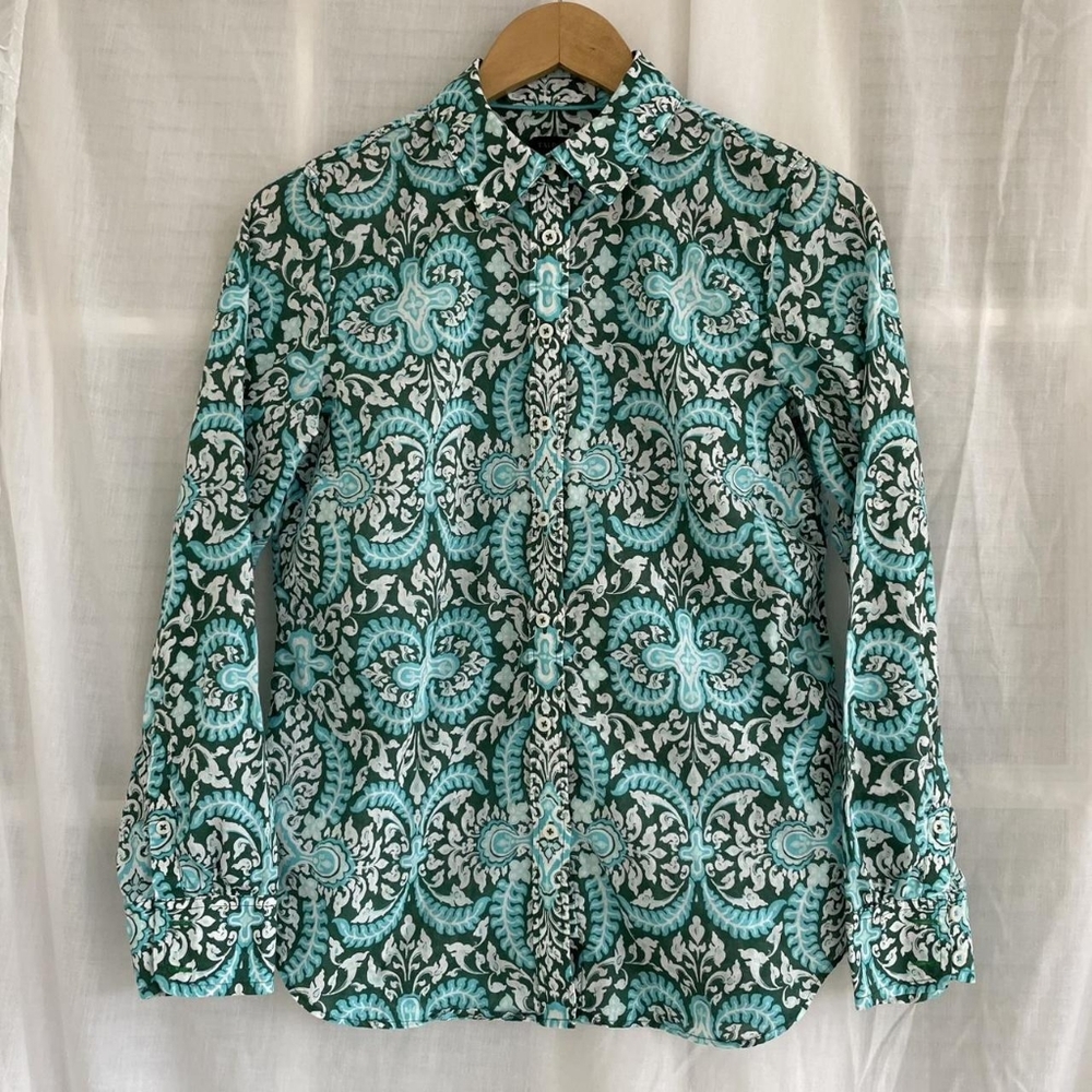 Elegant Green and White Patterned Women's Top